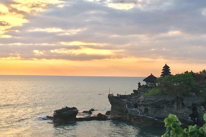 3-Day Private Sightseeing Tour of Bali with Hotel Pickup - Day 2: garden royal temples, Lake Bratan views, and the rock-at-the-ocean Tanah Lot stop