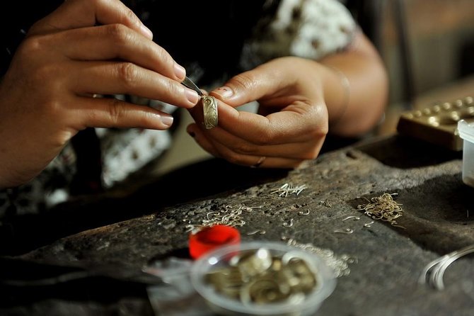 Bali Art Shopping and Culture Tour - Stop 3: Batuan Temple area and the painting scene