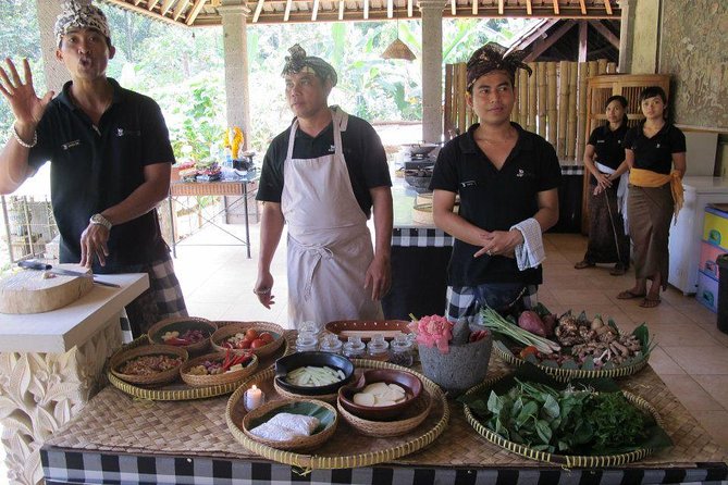 Bali Cooking Class with Culture Experience - 7:30 am pickup and meeting Dewa at the home base