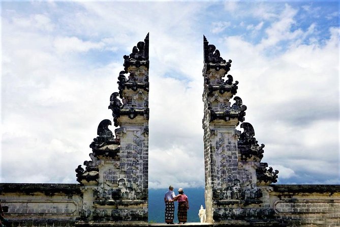 Bali Day Tour : Waterfall & Lempuyang Temple The Gate Of Heaven - Lempuyang Temple and the Gate of Heaven: How to Handle the Photo Line