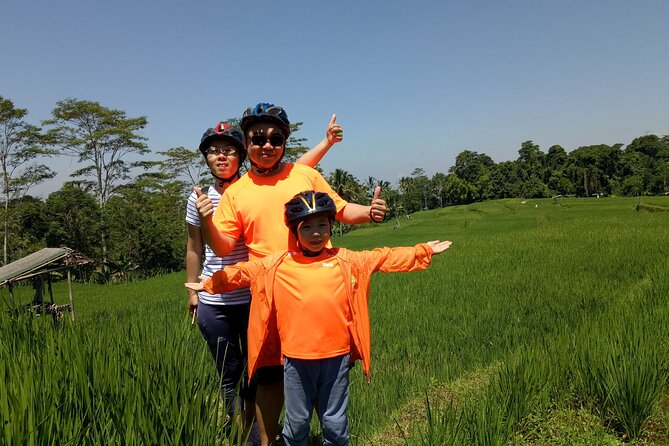 Bali Downhill Natural Cycling Tour & visit Volcano - Balai Desa Pekraman Pukuh: bike setup, comfort checks, and the safety briefing