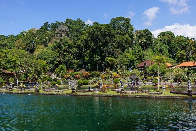 Bali Gate of Heaven Temple, Waterfall, Water Palace & Swing - Guides make it better: what to look for