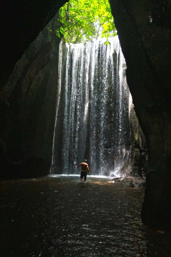 Bali: Gate of Heaven, Waterfall and Ubud All-Inclusive Tour - Guides make the day: photo help, calm problem-solving, and local context