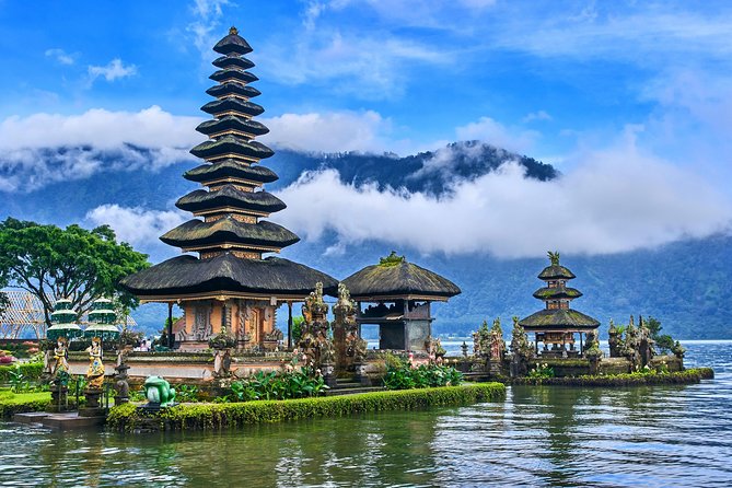 Bali Ghost Tour: The Biggest Abandoned Hotel in Bali - The abandoned Bedugul Hotel: why the ghost palace is the main event