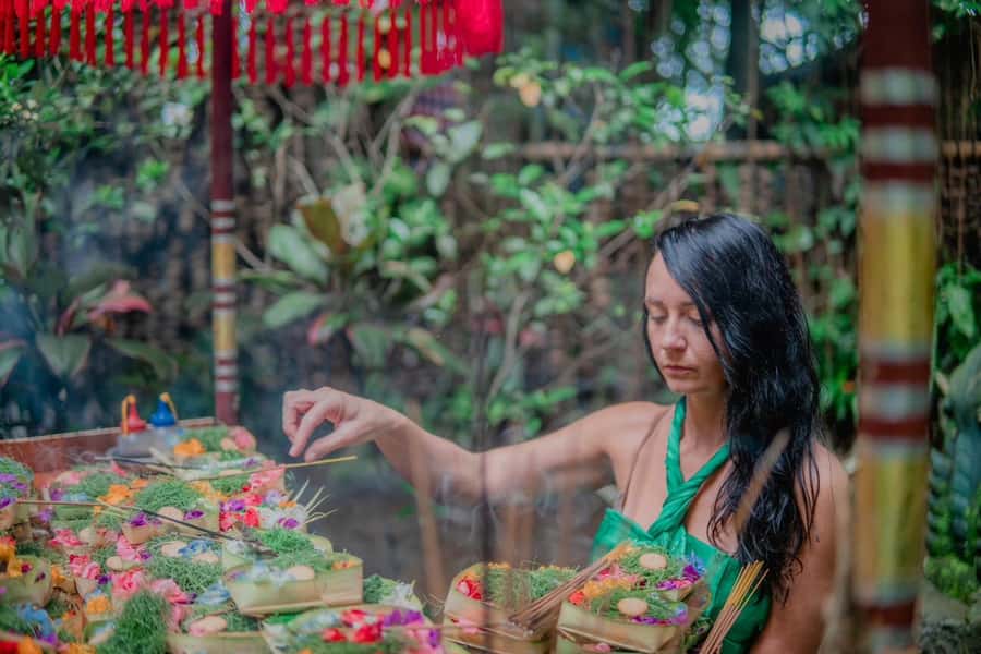 Bali: Griya Taman Beji Waterfall with Optional Ubud Tours - Sacred Monkey Forest Sanctuary: the nature finale with primate energy