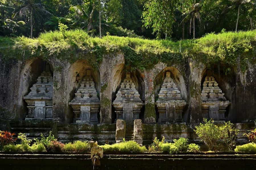 Bali: Gunung Kawi Temple & Pakerisan UNESCO Guided Tour - Gunung Kawi Temple: Cliff Shrines Carved for Royal Memorials