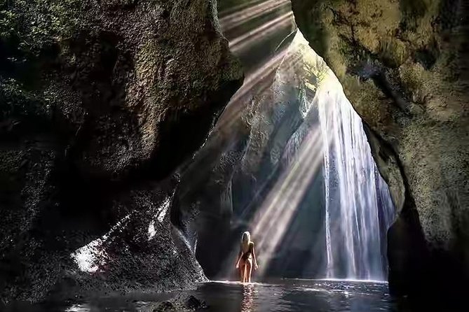 Bali Instagram Tour - All Inclusive - Sunrise at Lempuyang Temple: where your timing does the heavy lifting