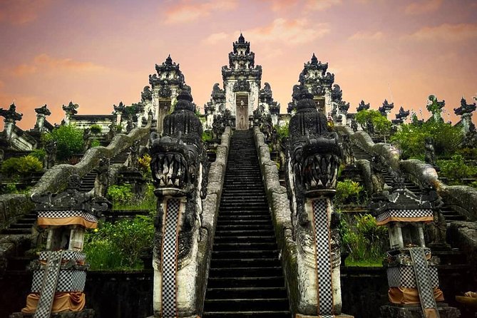 Bali Instagram Tour: Lempuyang Temple, Tirta Gangga and Tukad Cepung Waterfall - Tirta Gangga Water Palace: the royal garden look in one stop