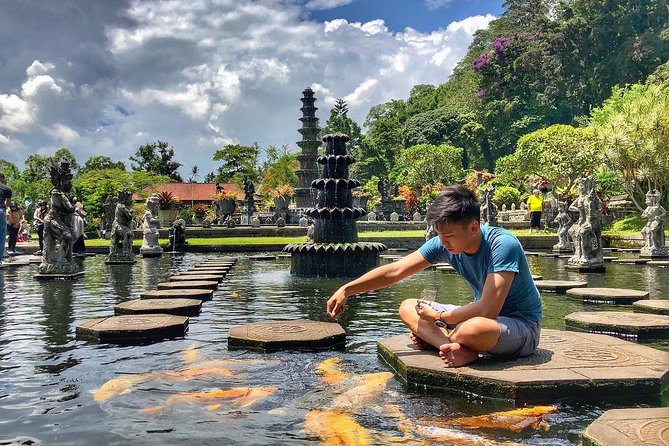 Bali Instagram Tour: Lempuyang Temple, Tirta Gangga and Tukad Cepung Waterfall - Tukad Cepung Waterfall in a cave: getting the light right
