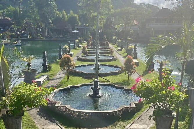 Bali Instagramable Tour: Gates of Heaven Lempuyang - Water Palace - Waterfall - Tirta Gangga Water Palace: a cool, scenic reset