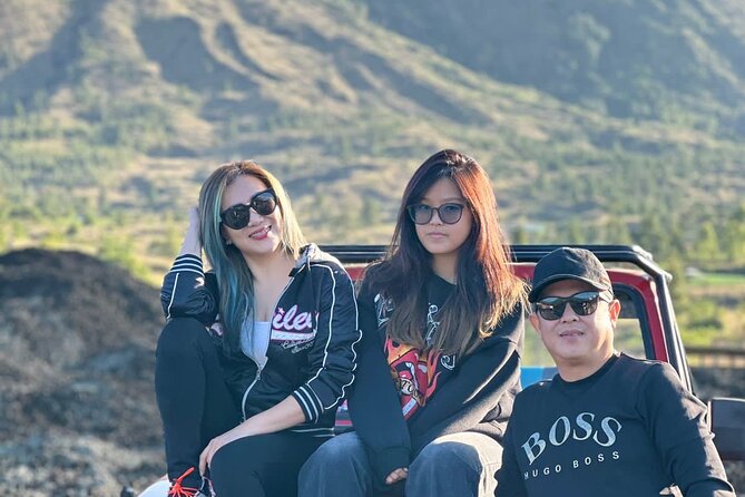 Bali: Mount Batur Jeep Sunrise & Hot Springs - All Inclusive - Floating temple photo stop: a quick, high-reward break