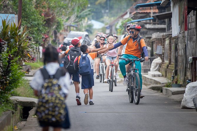 Bali Rocky cycling tour - Buffet lunch: your planned reset before the drive back