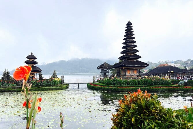 Bali Secret Waterfalls: Banyumala & Leke Leke Waterfalls - Crafts villages: batik, engraving, and woodcarving that you can shop wisely