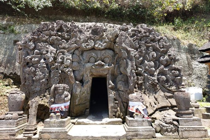 Bali Swing Ubud Private Day Tour - Start with Barong & Kris Dance: more than just a photo stop