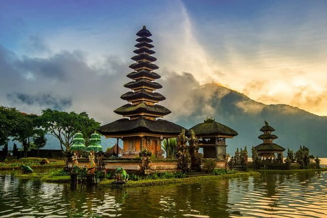 Bali Tour: Tanah Lot, UNESCO Rice Terrace and Water Temple - Lake Beratan: Cool Highland Views Without the Hassle
