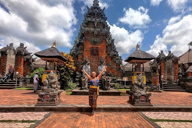 Bali Traditional Silver Jewelry Making Class and Temple Visit - The day’s flow: pickup, lunch, and staying comfortable in Ubud