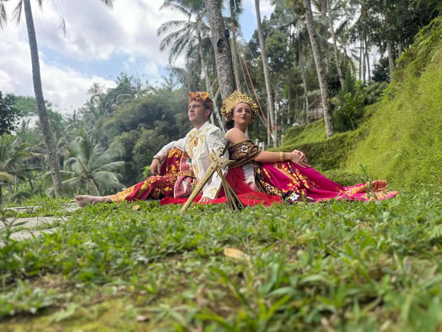 Bali:Traditional Wedding Photoshoot with the Rice Field View - Traditional Balinese attire, makeup, and accessories: what changes the look