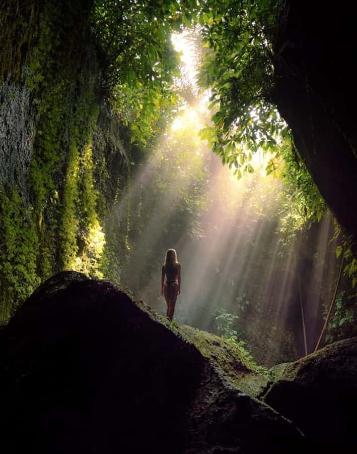 Bali: Trip to Tirta Gangga Palace and Tukad Cepung Waterfall - Lunch break: what to do during the 1-hour local restaurant stop