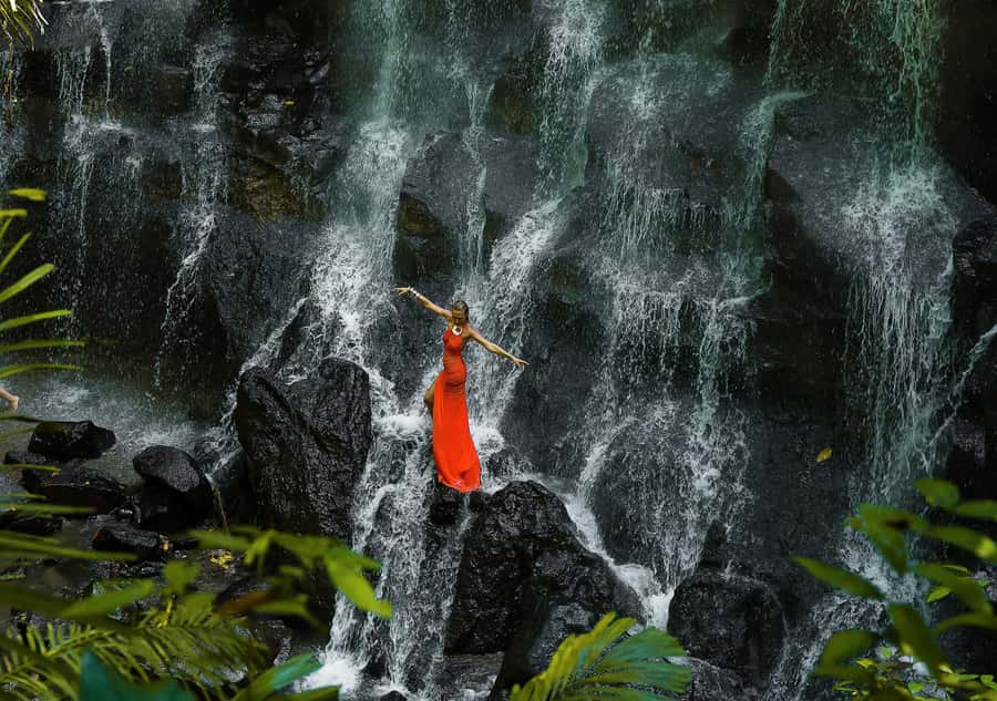 Bali/Ubud: Kanto Lampo Waterfall, Monkey Forest & Swing Tour - Kanto Lampo Waterfall: Wet Rocks, Short Hike, Big Photo Energy