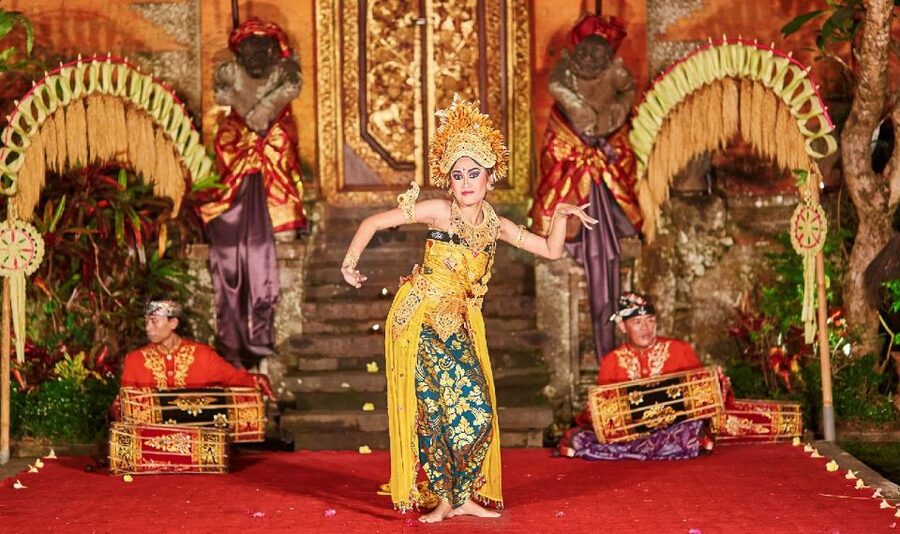 Bali: Ubud Palace Legong Dance Show Ticket - After the show: how to plan dinner in Ubud