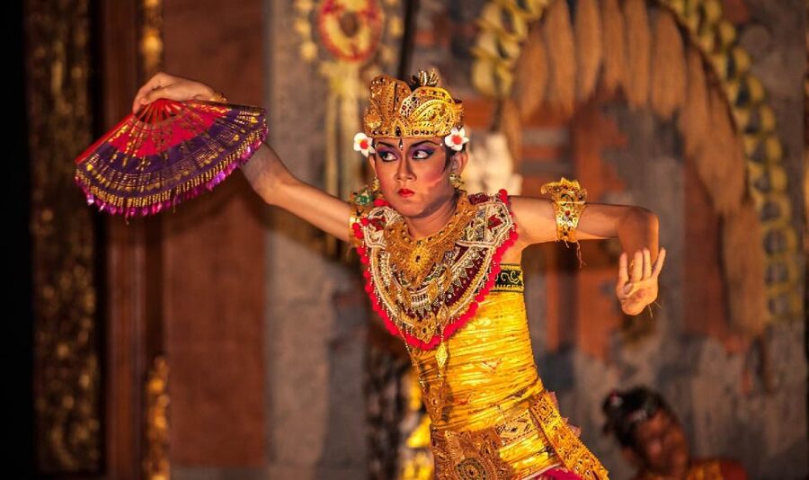 Bali: Ubud Palace Legong Dance Show Ticket - Entering Ubud Palace area: ticket counter, timing, and the stage location twist
