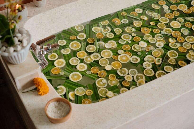 Bali: Ubud Spa Balinese Massage Scrub Flowerbath 2 hour - Flowerbath decoration: the fun, fragrant finish