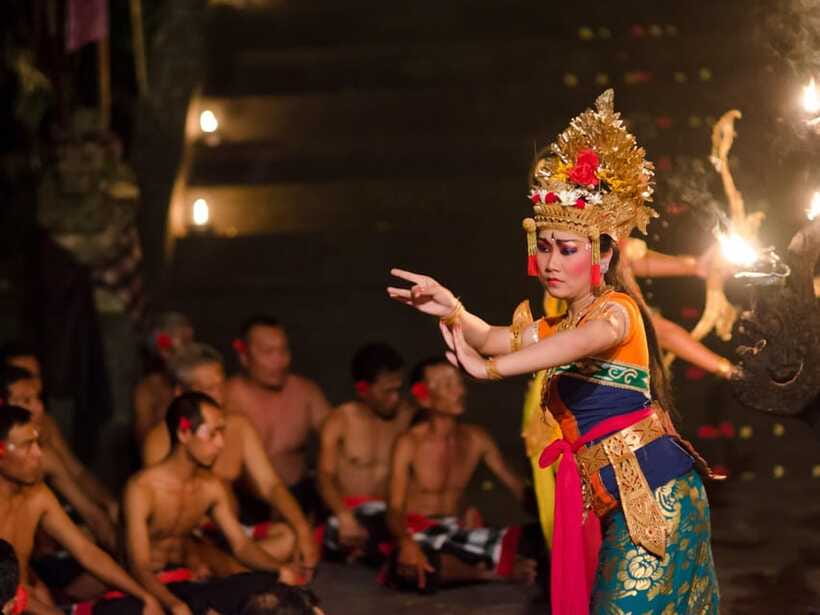 Bali: Uluwatu Temple, Kecak Dance, and Jimbaran Dinner Tour - What to bring so the day feels easy