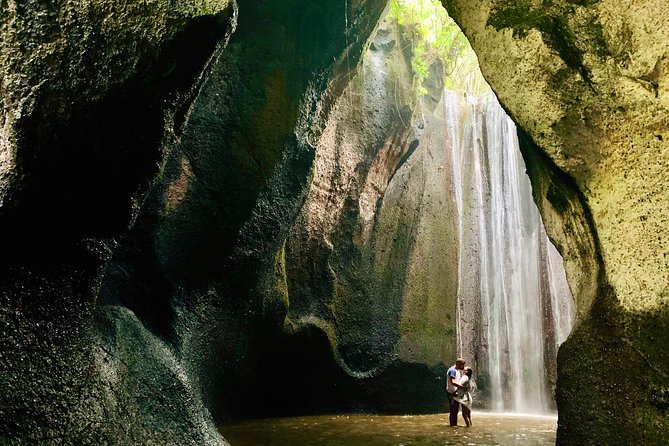 Bali Waterfalls in One Day: Tukad Cepung, 2 Hidden Waterfall, Kanto Lampo - How the tour manages crowds and photo lines