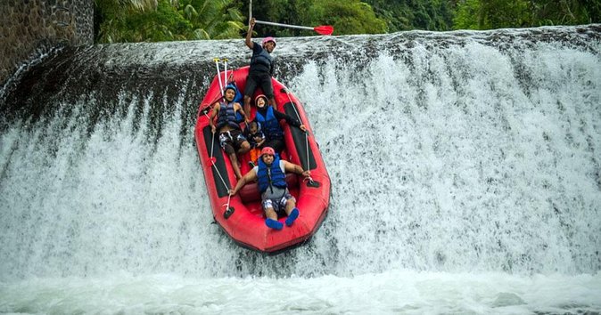 Bali White Water Rafting at Telaga Waja River - Lunch by the Telaga Waja River: The Part People Forget Is Included