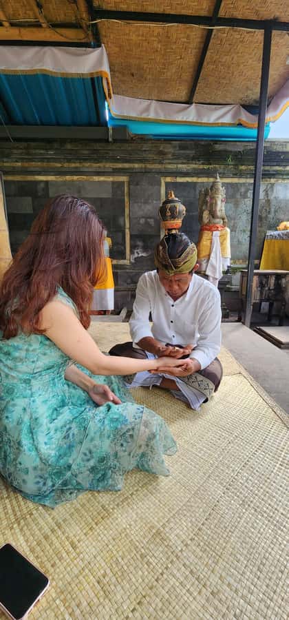 Balinese Purification at holy water temple with Local - Lunch Break in Bali Style: What You Get and How to Think About It