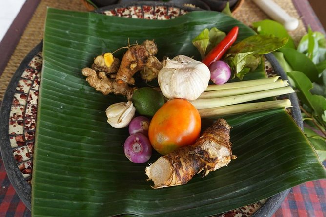 Balinese Traditional Food Cooking Class with Ubud Monkey Forest and SPA - The 8:30 market stop: learn ingredients, not just recipes