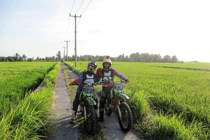 BEGINNER RIDE - Learn to ride and enjoy the sandy beach - Safety gear and guides: what “professional” looks like here