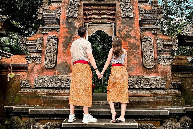 Best of Ubud Private Tour with Jungle Swing Experience - Stop 5: Ubud Palace quick stop for local pride