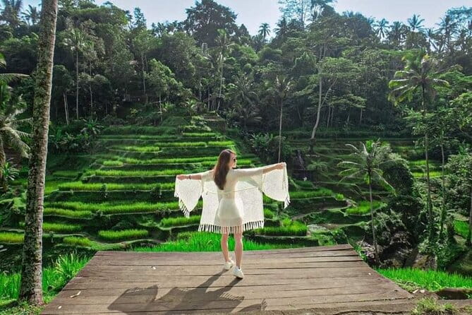 Discover The Best North of Bali with Private Guide Tour - Ulun Danu Beratan Temple: 11 tiers on the lake and a sacred walking tour