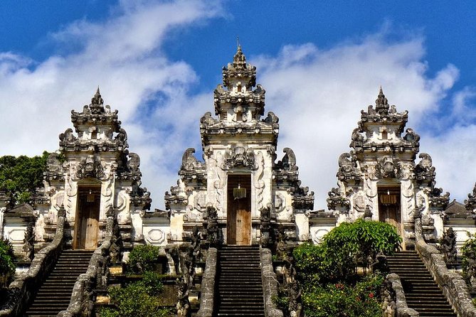 East Bali Tour: Gate of Heaven, Water Palace, Sleeping Gajah - Tirta Gangga’s water palace: calm gardens and koi photo moments