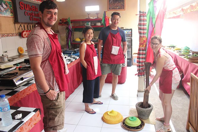 From Ubud : Ubud Balinese cooking class with Market tour - Morning vs afternoon: market, rice paddies, and canang offerings