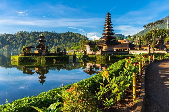 Full Day Tour to Water Temples UNESCO Rice Terraces in Bali - Ulun Danu Bratan Temple on Lake Bratan
