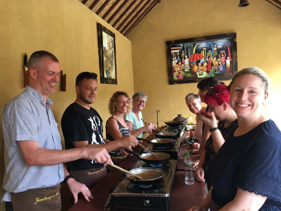 Jambangan bali cooking class with morning market tour - Coconut Oil Processing and Daily Offerings: Why the Food Starts Earlier