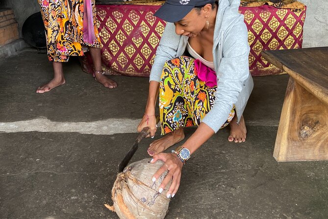 Make Traditional Bali Coconut Oil with a Balinese Family - Coconut scrub massage: relaxation built into the process