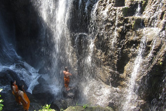 Matasidhi Holy Trip for the Soul - The Balian Session: palm or aura reading (and what to ask for)