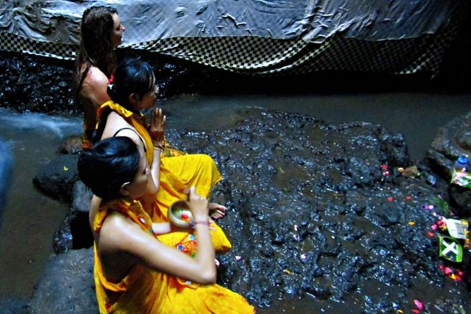 Matasidhi Holy Trip for the Soul - The Balian Session: palm or aura reading (and what to ask for)