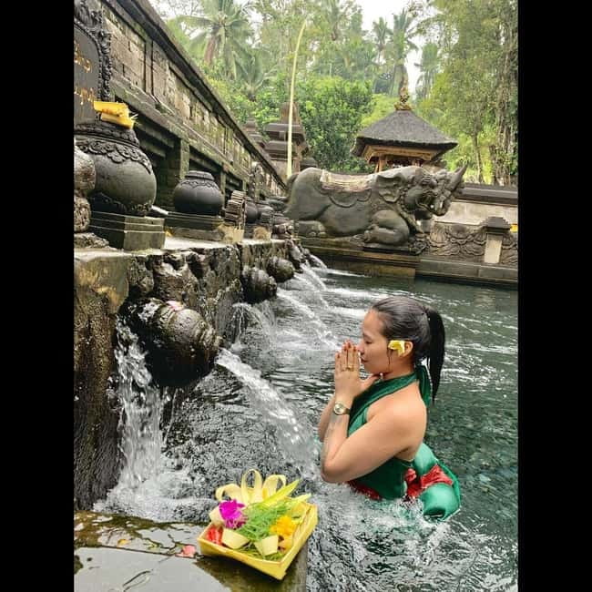 Monkey Forest, Kanto Lampo, Waterfall, Temple & Rice Terrace - Kanto Lampo Waterfall: Fresh Air, Wet Footsteps, and Photo-Friendly Spray