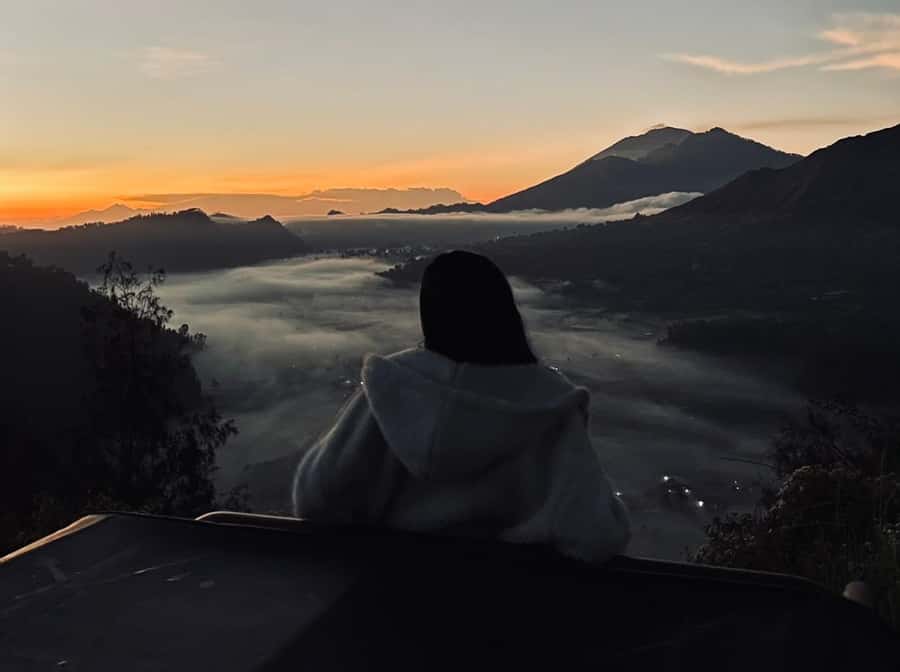 Mount Batur: Sunset/Sunrise 4WD Jeep Tour with Photographer - What to Bring So You’re Comfortable on a Mountain Morning