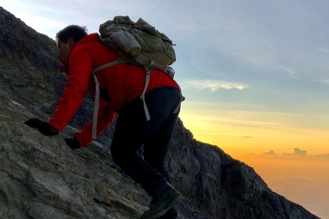 Mount Batur Sunset Trekking From Ubud - The Summit Picnic: Why Food at the Top Changes Everything