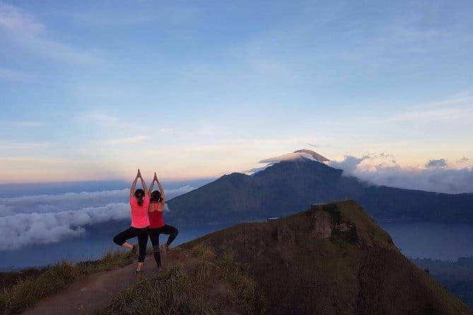 Munduk Twin Lake Jungle Hike, Ulun Danu Temple, & Waterfall - Traditional canoe on Tamblingan Lake (about 30 minutes)
