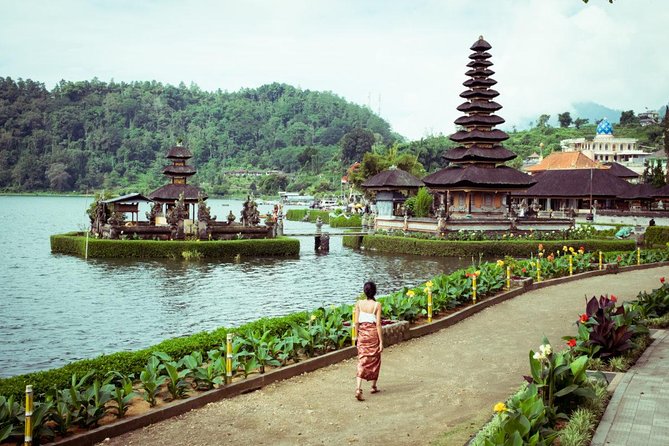 Private Bali Tour: The Most Scenic Places - Pura Ulun Danu Bratan: Temple Time by the Water