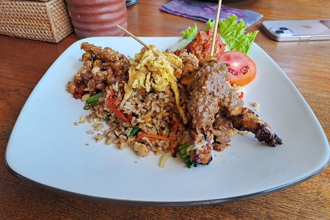 Private Balinese Cooking Class in Ubud at Santika's Home - Private Doesn’t Mean Isolated: How the Homestay Setting Works