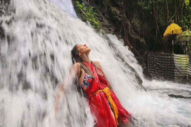 Private Balinese Purification in Holy Water at Temple with Local - Key things I found most useful