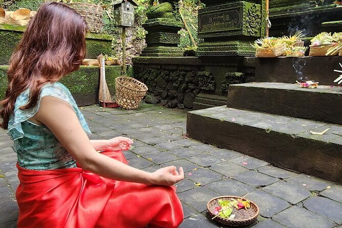 Private Balinese Purification in Holy Water at Temple with Local - Lunch: what’s included and what you’ll pay for
