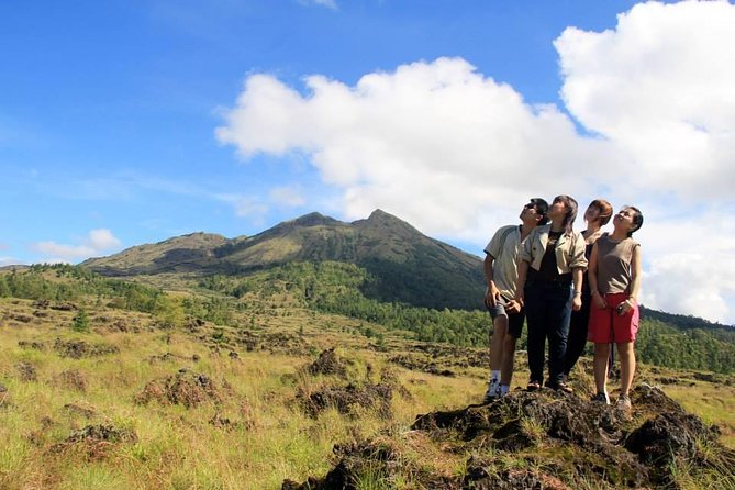 Private Full-Day Bali Sightseeing Tour with Pickup and Lunch - Kintamani / Mount Batur area lunch: eating with crater views